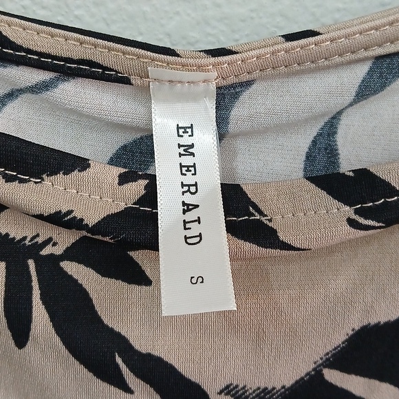 Nwt Sleeveless Tan Floral Tank By Emerald. Small - Picture 4 of 8